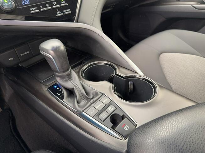 Toyota Camry 2.5 Hybrid Comfort CVT Sedan