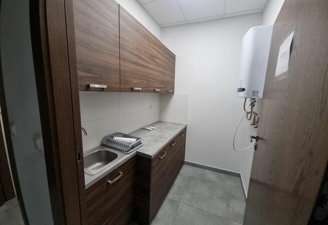 Atrakcyjny nowoczesny lokal , parter witryny, parking