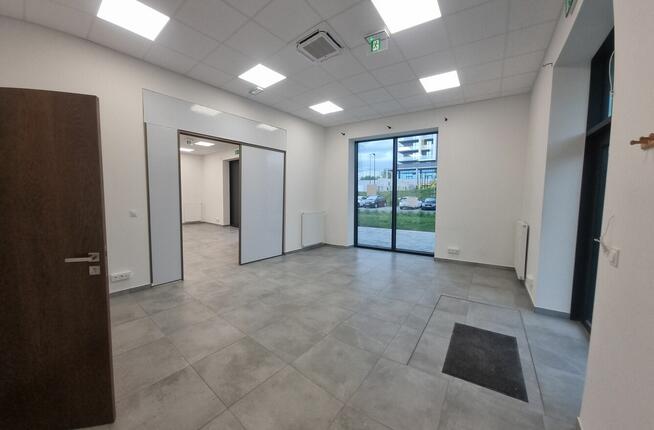 Atrakcyjny nowoczesny lokal , parter witryny, parking