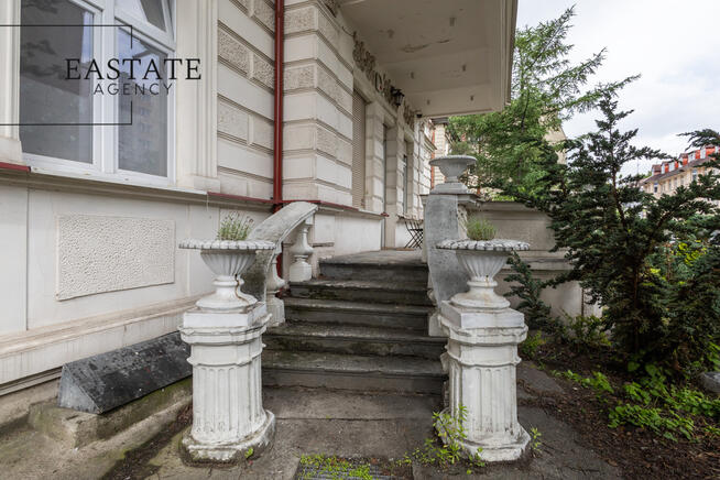 Lokal z balkonem, ogrodem i wejściem od ulicy