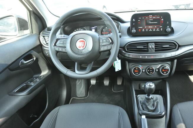 Fiat Tipo 1.4 120KM T-Jet hatchback LED Navi Kamera Czujniki