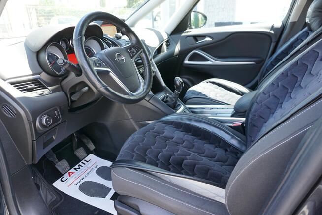 Opel Zafira 7 osobowy, zarejestrowany, ubezpieczony, I rej. 11 grudzień 2015 r.