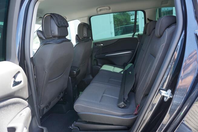 Opel Zafira 7 osobowy, zarejestrowany, ubezpieczony, I rej. 11 grudzień 2015 r.