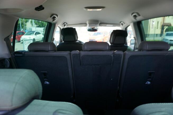 Opel Zafira 7 osobowy, zarejestrowany, ubezpieczony, I rej. 11 grudzień 2015 r.