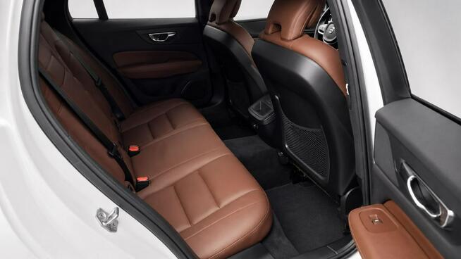 Volvo V60 D4 4x4/inscription/harman/hak/kam360/LED/webasto/ACC/Blis