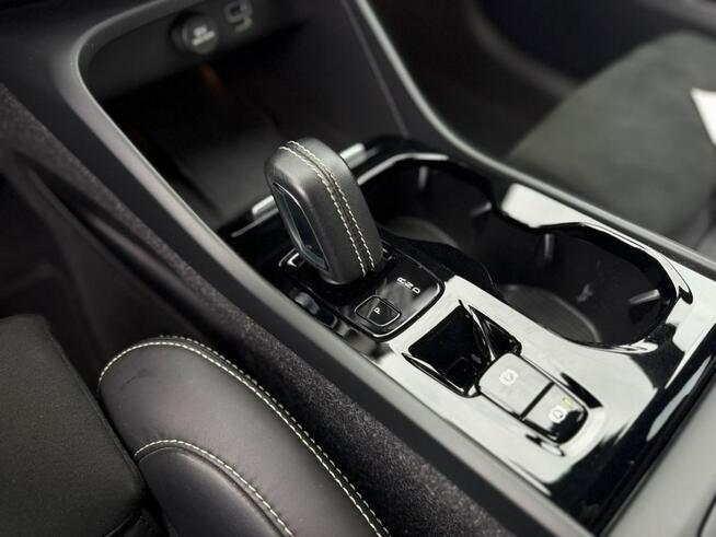 Volvo XC 40 B4 AWD/Europa/Kam360/Harman/Matrix/Bezwypadkowy/Serwis