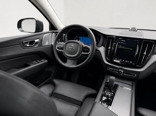 Volvo XC 60 FV23%/B5 AWD/Bowers/FourC/Kam360/Panorama/Hak/ACC/BLIS/ASO