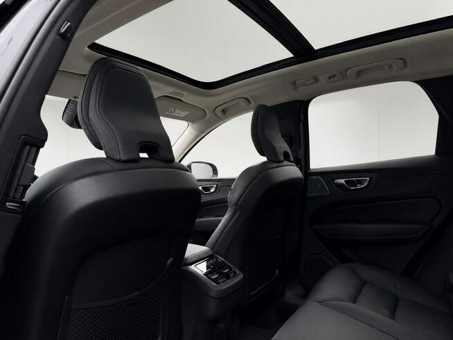 Volvo XC 60 FV23%/B5 AWD/Bowers/FourC/Kam360/Panorama/Hak/ACC/BLIS/ASO