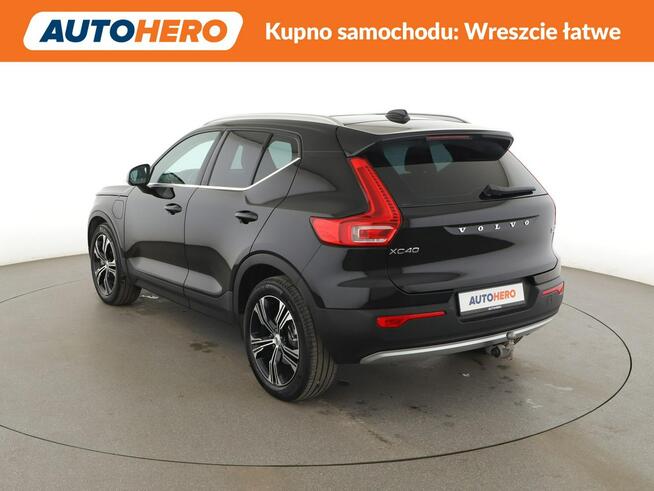 Volvo XC 40 PHEV automat full LED skóra panorama navi hak grzane fotele kamera 360