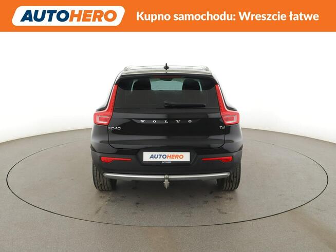Volvo XC 40 PHEV automat full LED skóra panorama navi hak grzane fotele kamera 360