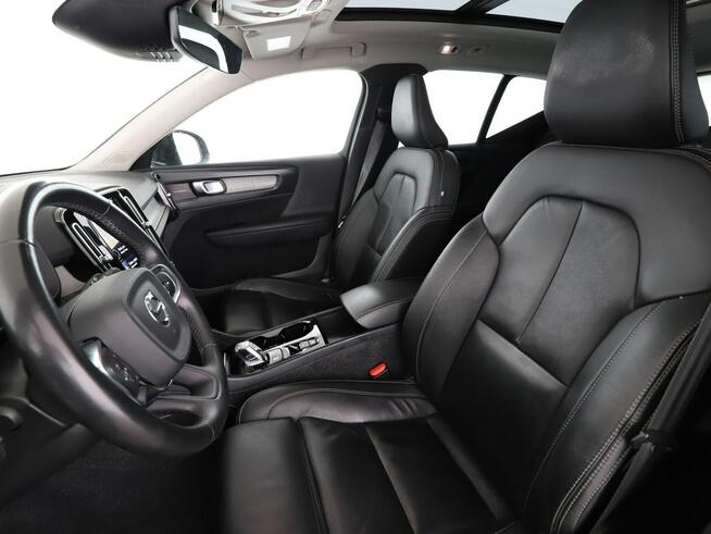 Volvo XC 40 PHEV automat full LED skóra panorama navi hak grzane fotele kamera 360