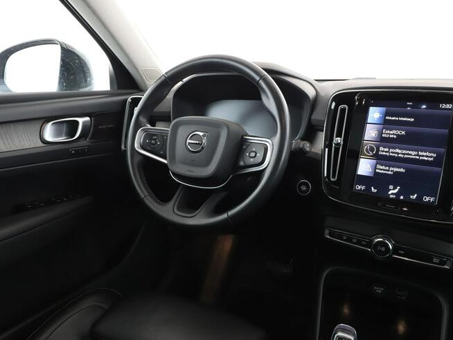 Volvo XC 40 PHEV automat full LED skóra panorama navi hak grzane fotele kamera 360