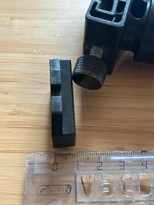 Adapter montażowy do listwy kamery / uchwytu oświetleniowego
