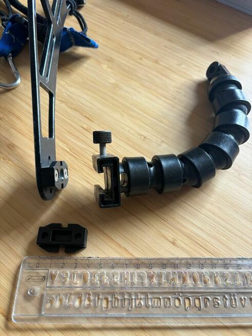 Adapter montażowy do listwy kamery / uchwytu oświetleniowego