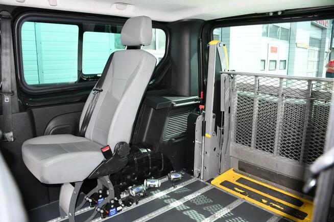 Renault Trafic 1.6dCi 7-osób Winda Do przewozu OSÓB NIEPEŁNOSPRAWNYCH 2xKlima Kamera