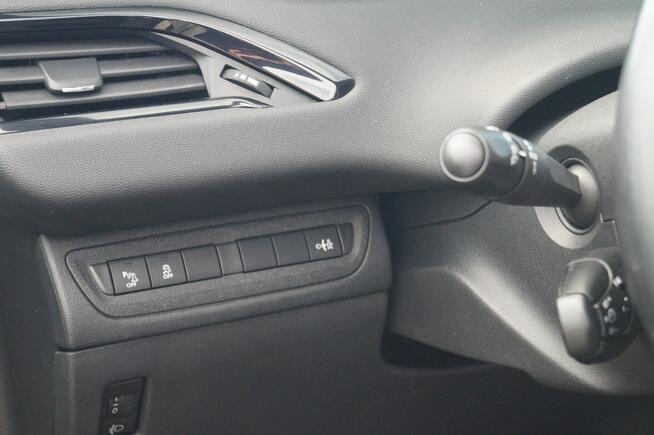 Peugeot 208 1,2 82 KM MOCNO DOINWESTOWANY ZADBANY TYLKO 99 TYS. KM.