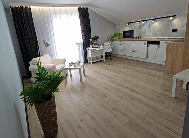 Nowoczesny, dwupoziomowy apartament 56 m² – gotowy do zamies