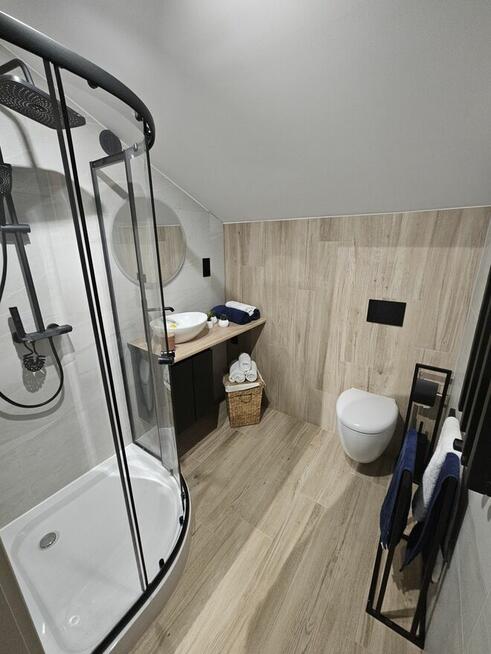 Nowoczesny, dwupoziomowy apartament 56 m² – gotowy do zamies