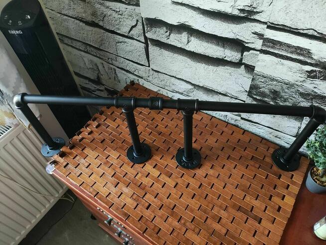 Wieszak Czarny ścienny na ścianę metalowy Uchwyt Loft Rura