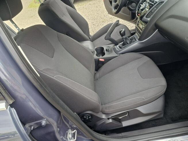 Ford Focus 1.6 benz 125km stary silnik TITANIUM bezwypadkowy ładny z Niemiec FV