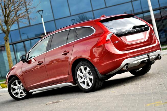 Volvo V60 T4 Benzyna 180Km Xenon Ledy Skóra Navi Blisy Kamera Full Opcja