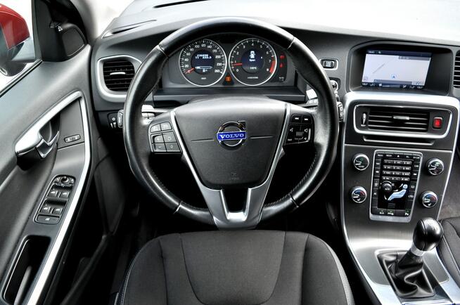 Volvo V60 T4 Benzyna 180Km Xenon Ledy Skóra Navi Blisy Kamera Full Opcja