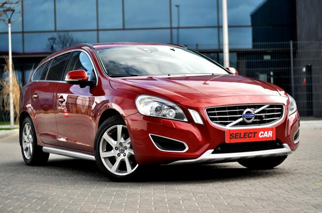 Volvo V60 T4 Benzyna 180Km Xenon Ledy Skóra Navi Blisy Kamera Full Opcja