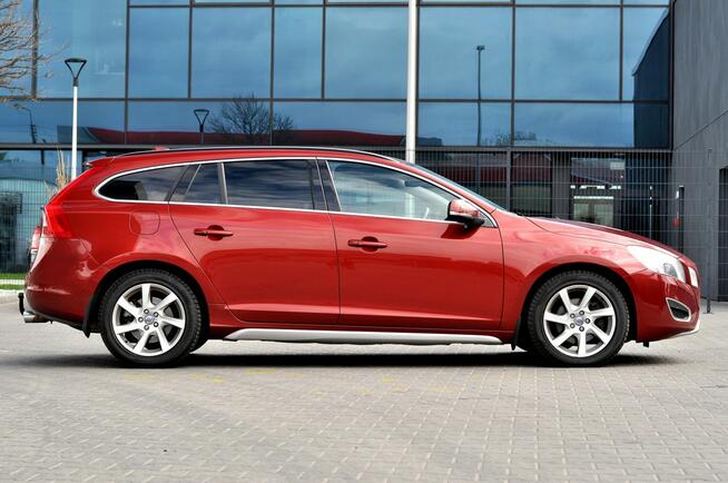 Volvo V60 T4 Benzyna 180Km Xenon Ledy Skóra Navi Blisy Kamera Full Opcja