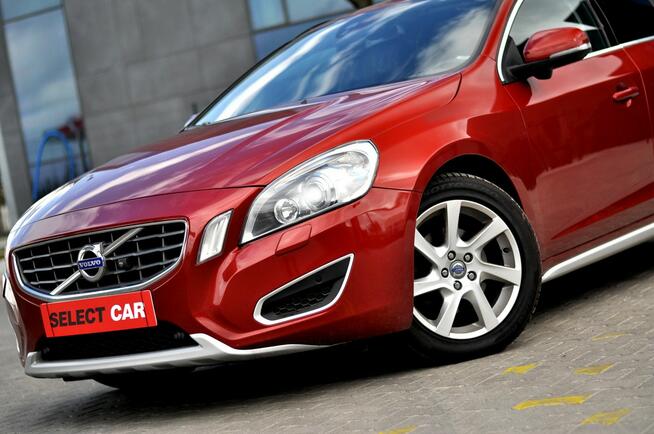 Volvo V60 T4 Benzyna 180Km Xenon Ledy Skóra Navi Blisy Kamera Full Opcja