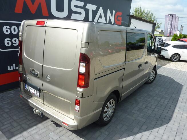 Opel Vivaro 1.6DCI BRYGADÓWKA*DOKA*6 Osób*Navi*Klimatyzacja*PDC*Hak*Niski Przebieg
