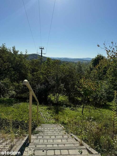 Dom z garażem i ogrodem w pięknej okolicy