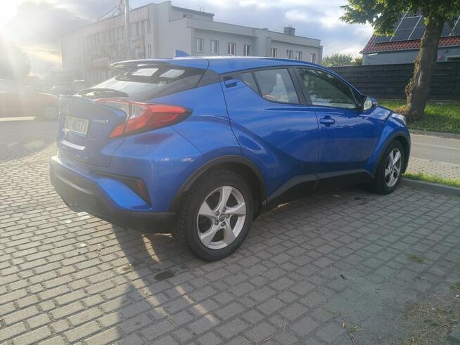Samochód Toyota CH-R