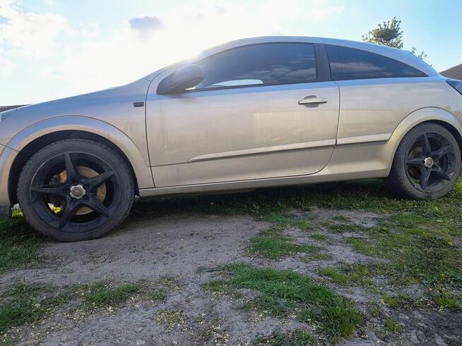 Opel Astra H GTC sport 1.7