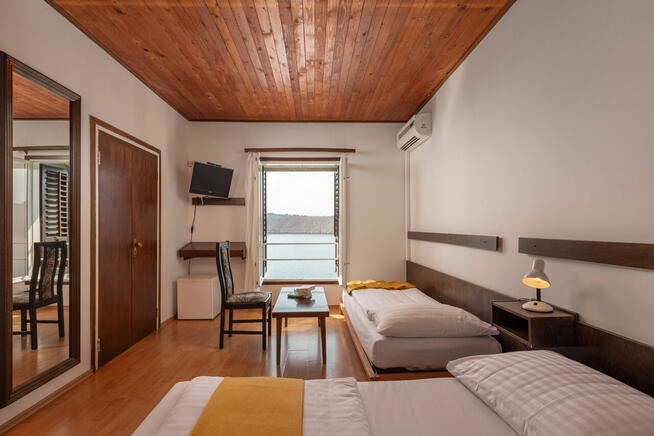 WCZASY 2390zł z CHORWACJA Krk SAMOLOT 2-9 IX Hotel 50m morze