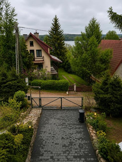z widokiem na jezioro Dąbrowa Wielka