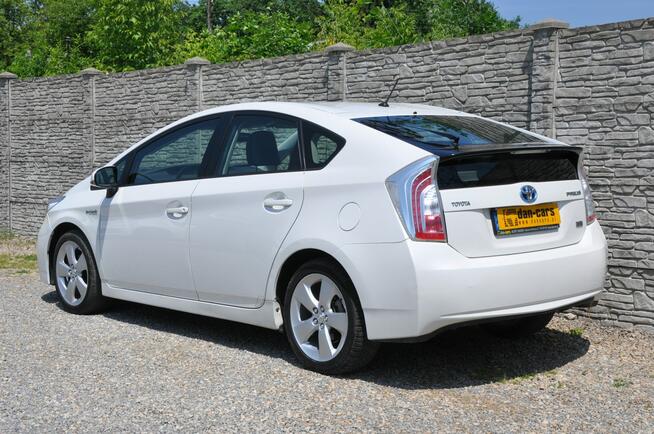 Toyota Prius 1.8 136KM Lift Dynamic Oryginał Mały przebieg JBL Kamera Head-up