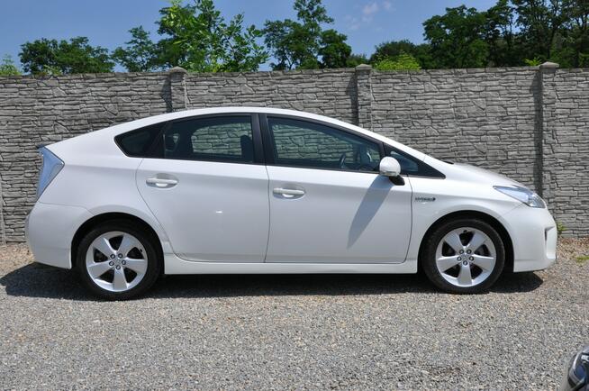 Toyota Prius 1.8 136KM Lift Dynamic Oryginał Mały przebieg JBL Kamera Head-up
