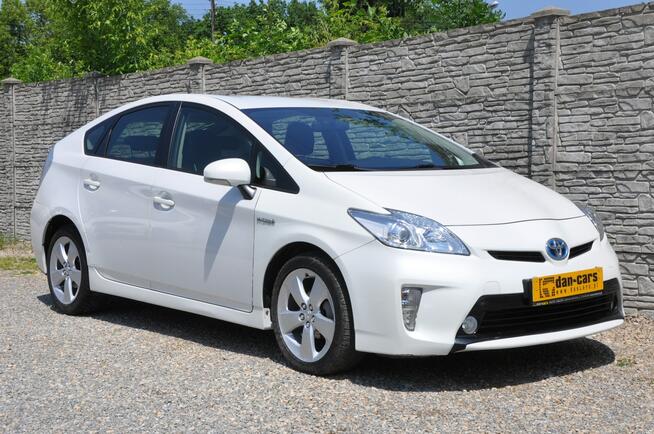 Toyota Prius 1.8 136KM Lift Dynamic Oryginał Mały przebieg JBL Kamera Head-up