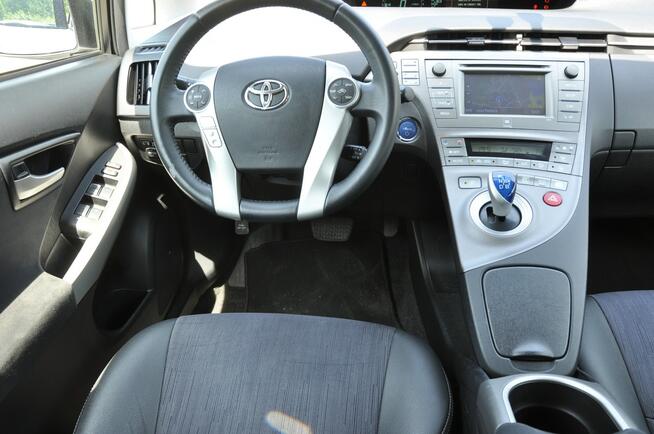 Toyota Prius 1.8 136KM Lift Dynamic Oryginał Mały przebieg JBL Kamera Head-up