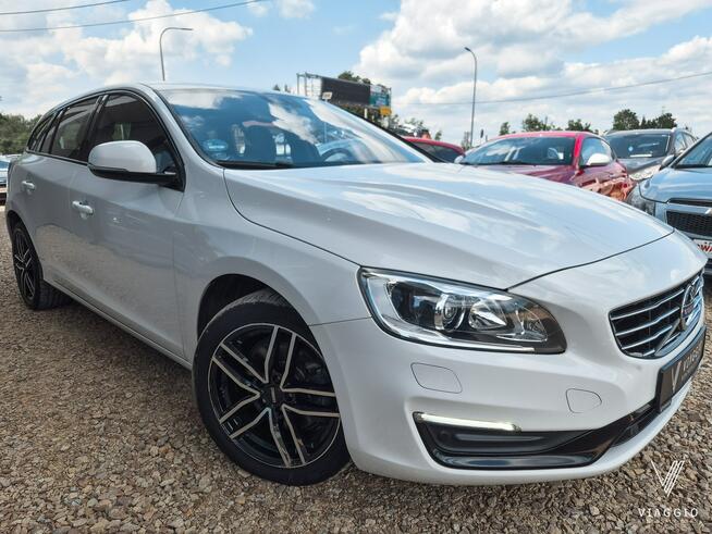 V60 2.0 MOMENTUM 150KM NAVI skóra FULL LED bezwypadek SERWIS 2018
