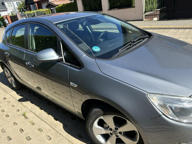 Opel Astra Mocna benzyna, klimatyzacja , czujniki, hak, nawigacja, opony wielosez