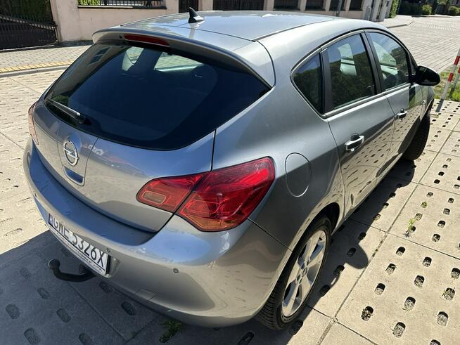 Opel Astra Mocna benzyna, klimatyzacja , czujniki, hak, nawigacja, opony wielosez