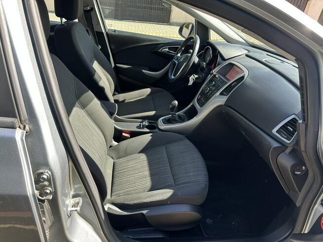 Opel Astra Mocna benzyna, klimatyzacja , czujniki, hak, nawigacja, opony wielosez