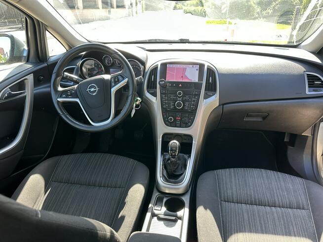 Opel Astra Mocna benzyna, klimatyzacja , czujniki, hak, nawigacja, opony wielosez