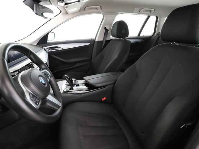 BMW 520 automat full LED navi klima auto ACC grzane fotele kamera i czuj. park