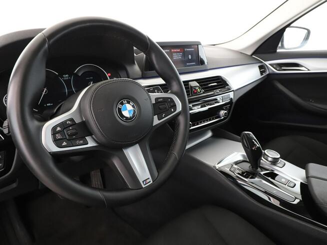 BMW 520 automat full LED navi klima auto ACC grzane fotele kamera i czuj. park