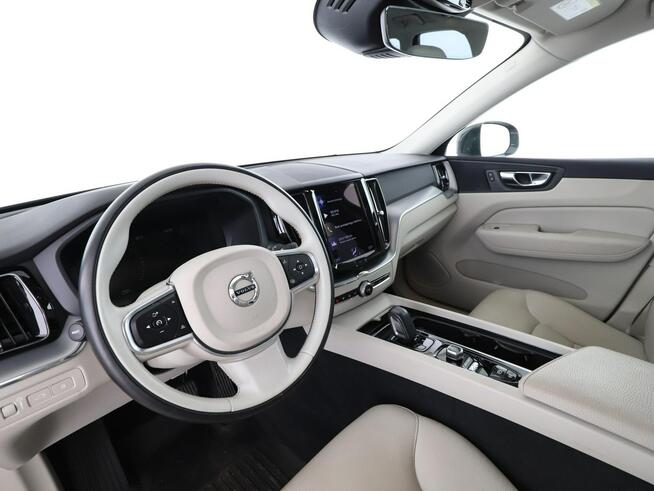 Volvo XC 60 PHEV jasne skóry 4x4 full LED panorama kamera i czujniki parkowania as