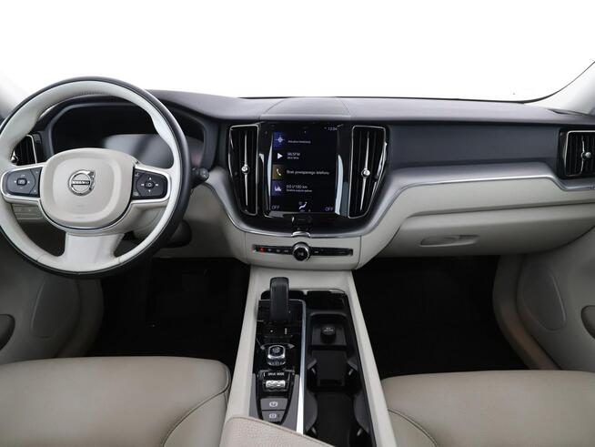 Volvo XC 60 PHEV jasne skóry 4x4 full LED panorama kamera i czujniki parkowania as