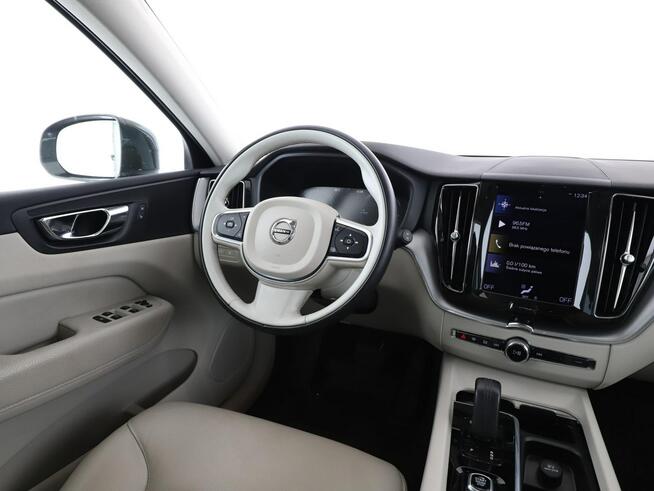 Volvo XC 60 PHEV jasne skóry 4x4 full LED panorama kamera i czujniki parkowania as