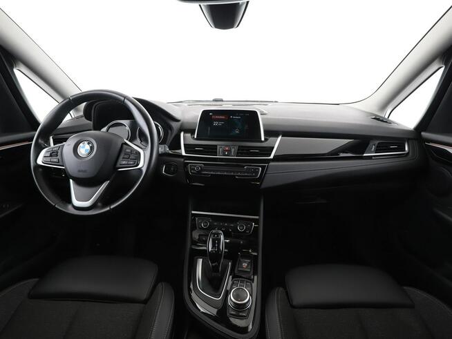 BMW 218 automat full LED sportowe fotele półskóra navi klima auto grzane fotel